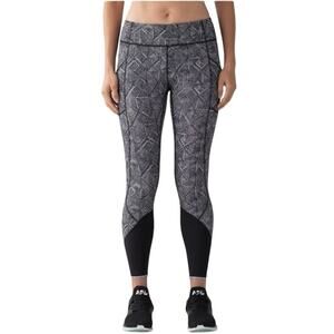Lululemon Tight Stuff Tight II (25") Alpine White Black Pattern w/ Scalloped Hem
